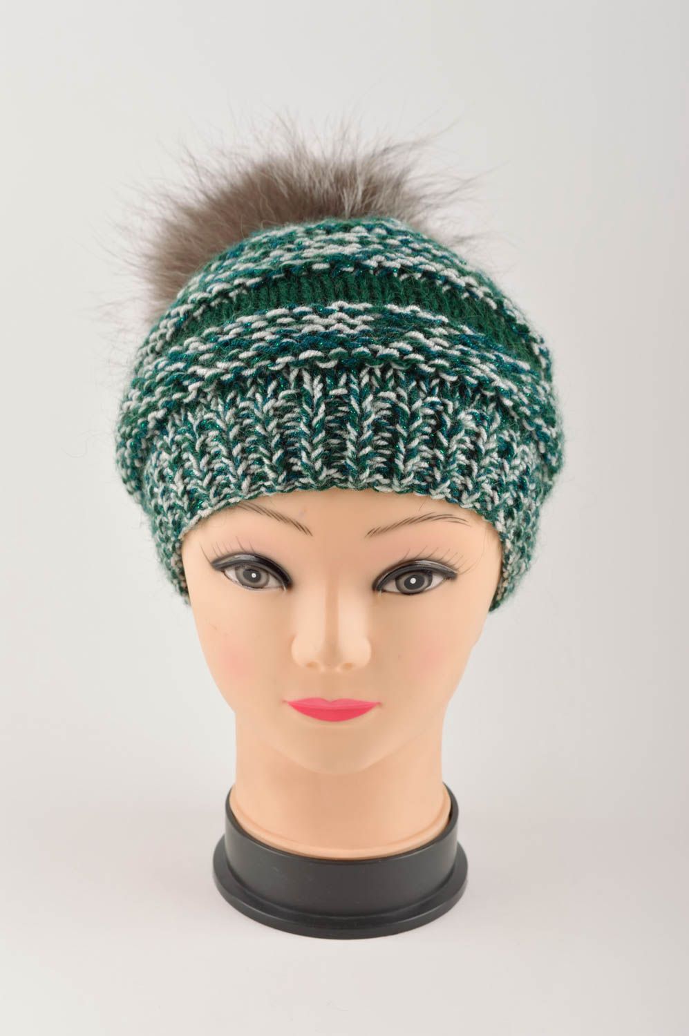Вязаная шапка ручной работы шапка зимняя зеленая шапка с мехом для девушек фото 3