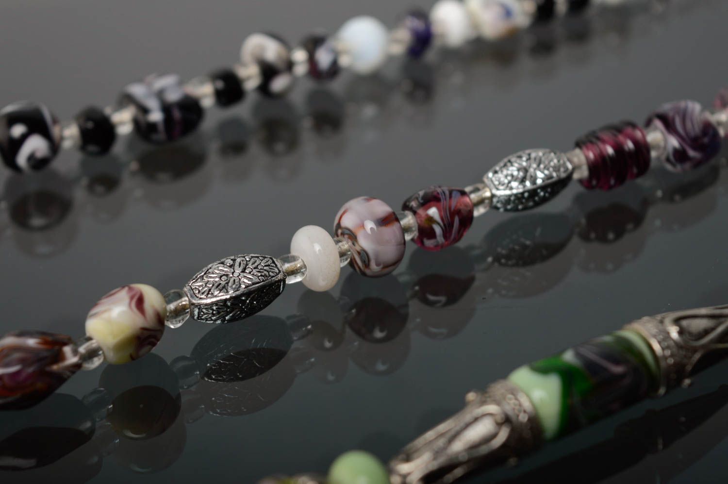 Handmade wrist bracelet with glass beads photo 4