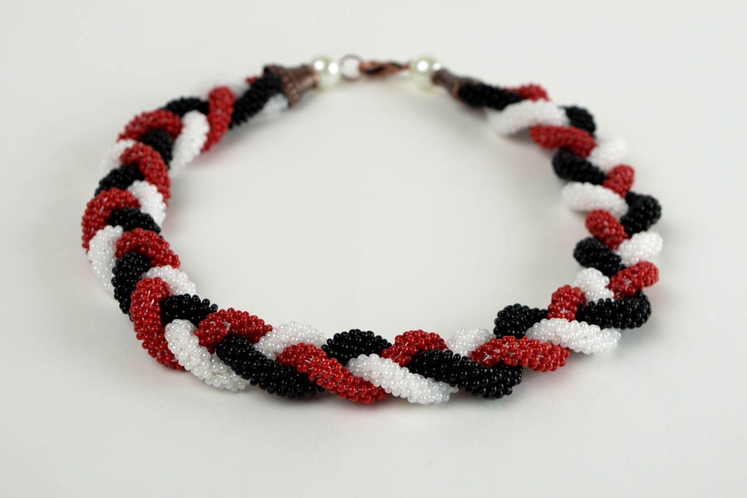 Collier spirale Bijou fait main perles de rocaille rouge noir blanc Cadeau femme photo 3
