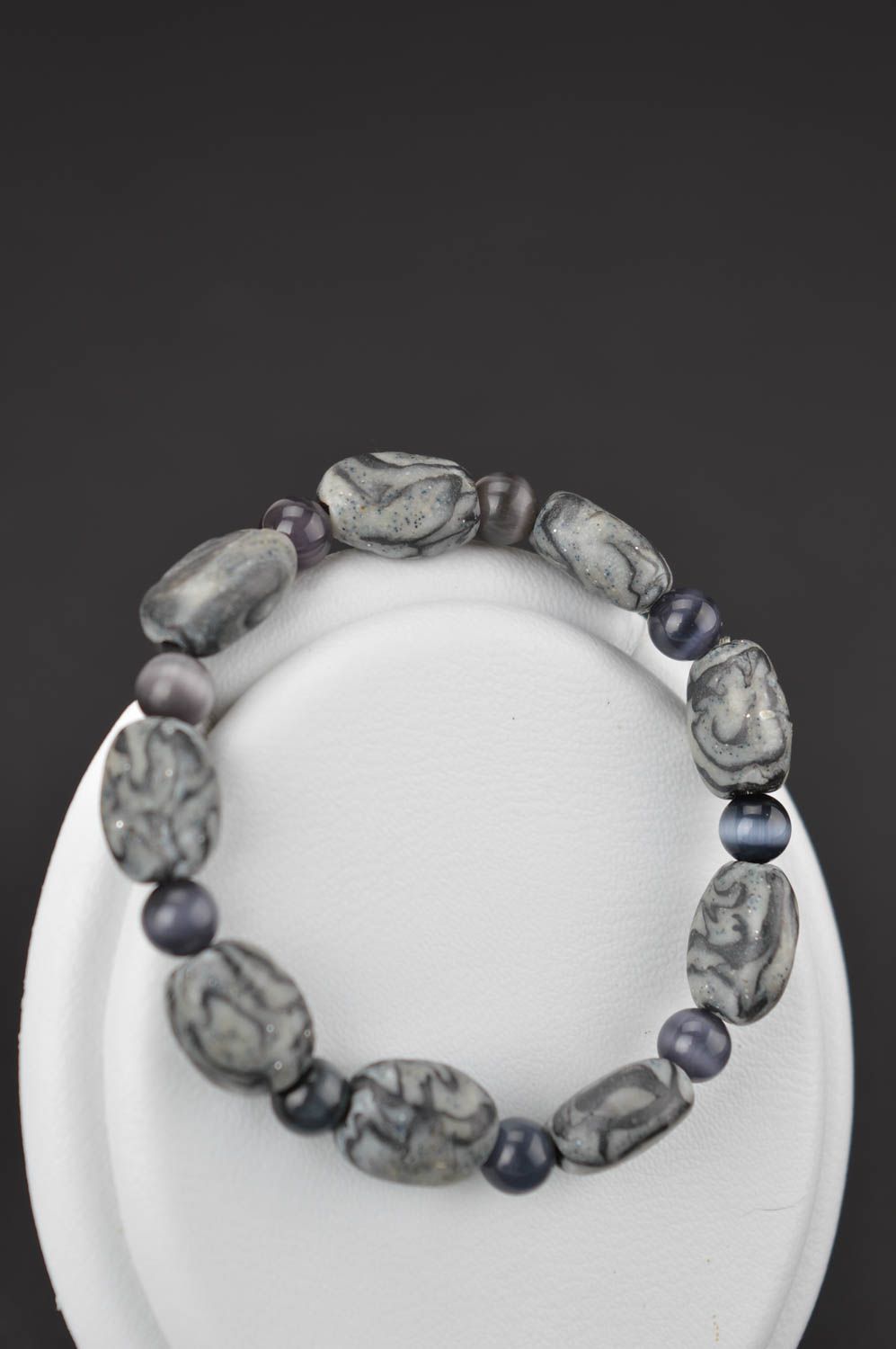 Bracelet gris Bijou fait main perles fantaisie en pâte polymère Cadeau femme photo 4