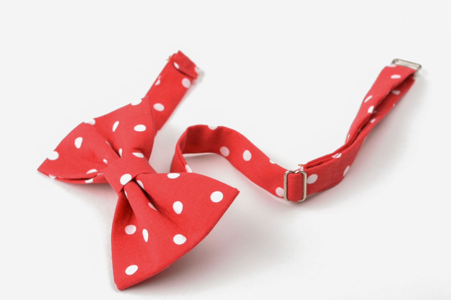 Bow tie with polka dots photo 3