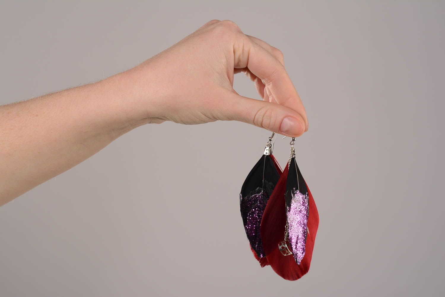 Cuff earrings with feathers Bordeaux photo 4