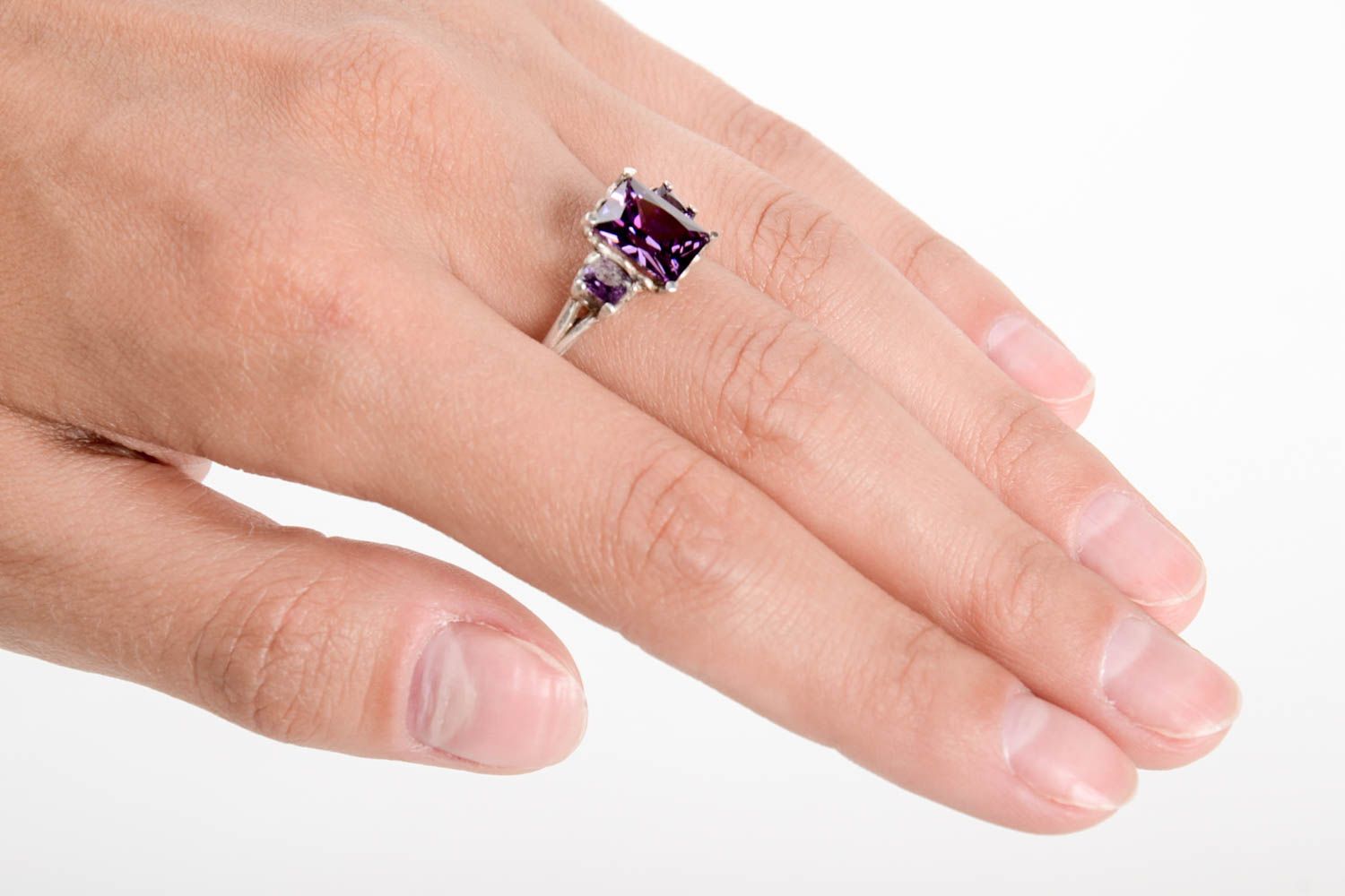 Handgemachter Damen Modeschmuck Ring am Finger Juwelier Modeschmuck schön foto 1