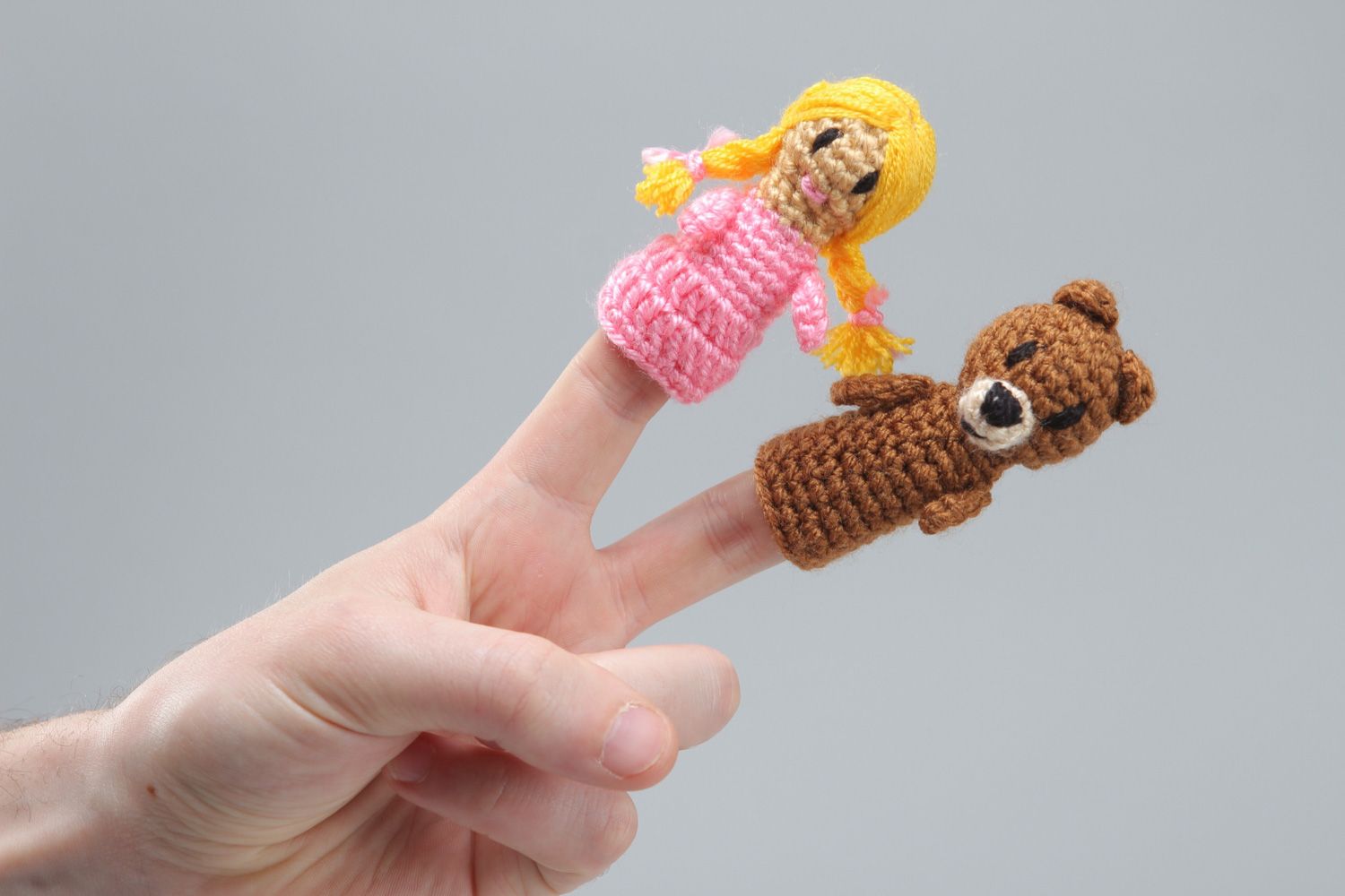 Handgemachte gehäkelte Finger Spielzeuge Bär und Mädchen für Puppentheaterstück foto 4