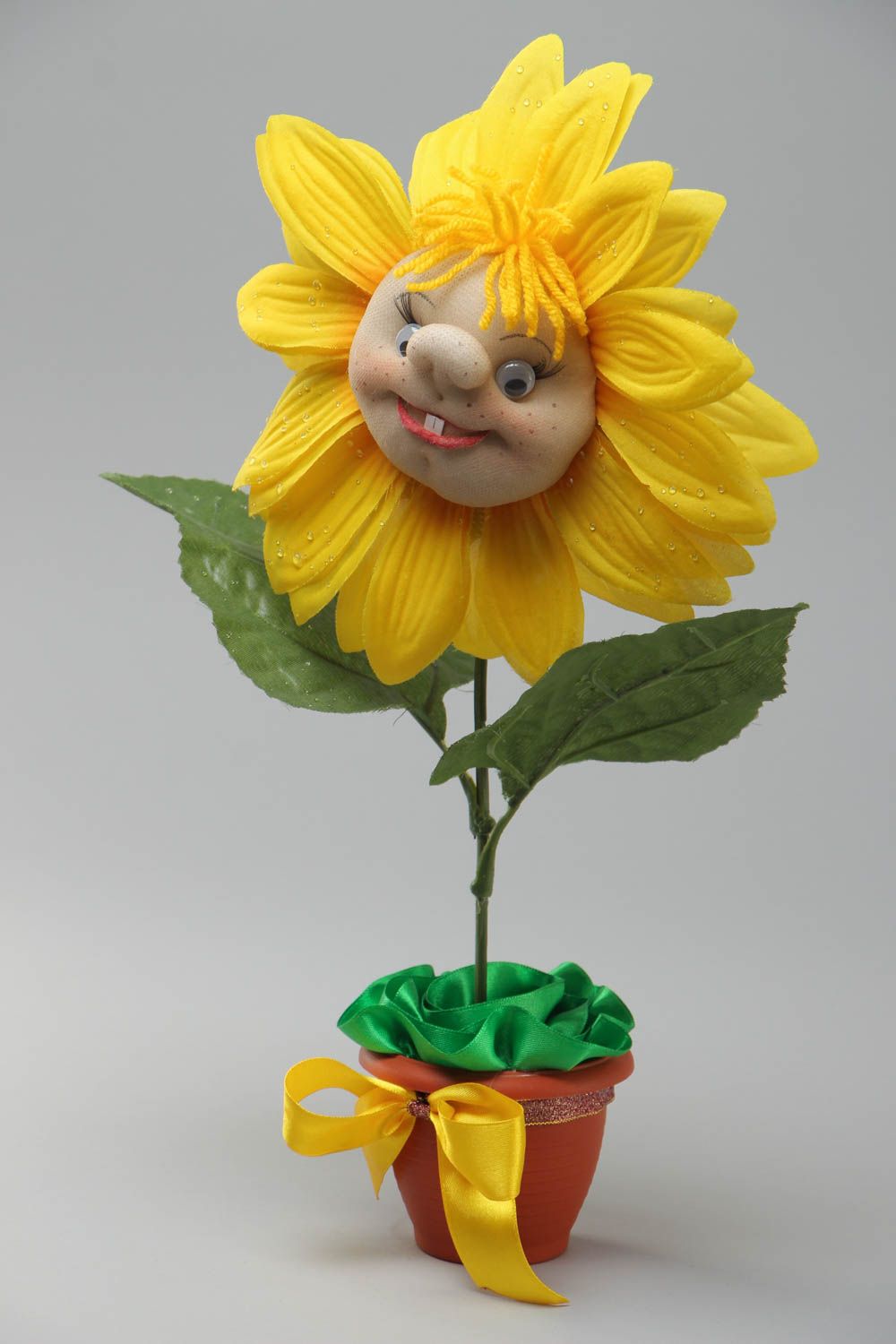 Мягкий цветок в горшке в чулочной технике для декора детской комнаты ручная работа фото 2