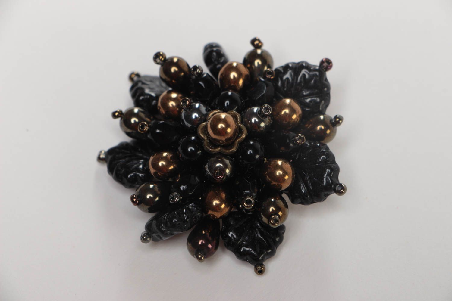 Broche fantaisie Bijou fait main noir perles de rocaille Accessoire femme photo 2