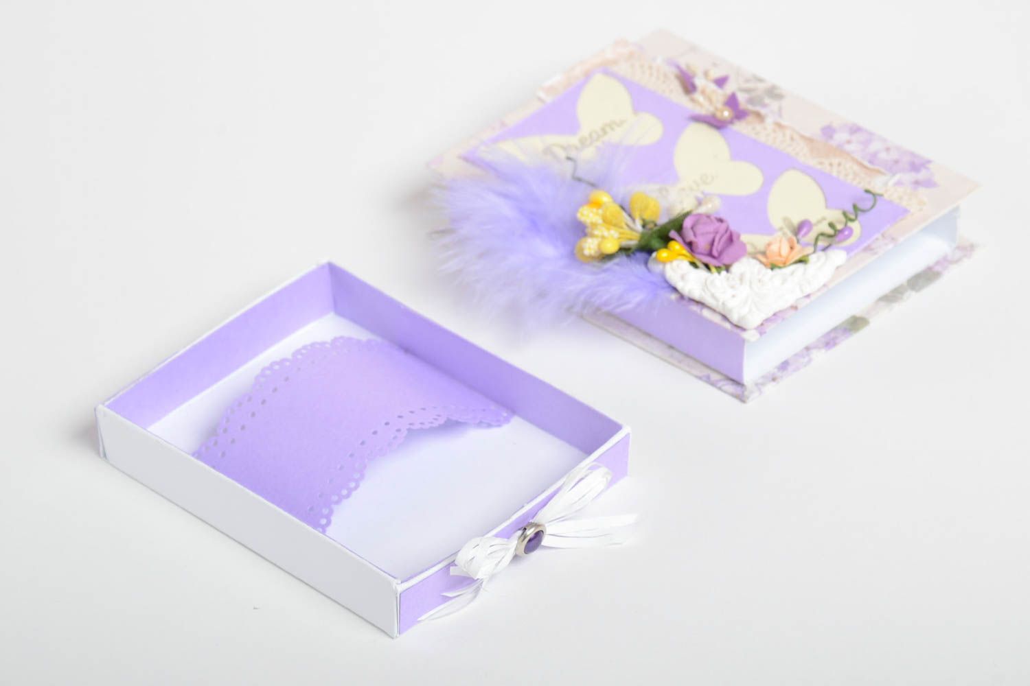 Красивая подарочная коробка для денег фиолетовая с фатином ручной работы фото 3