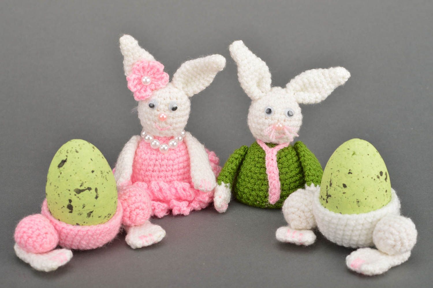 Набор вязаных игрушек кроликов для декора дома с сюрпризами ручной работы 2 шт фото 5