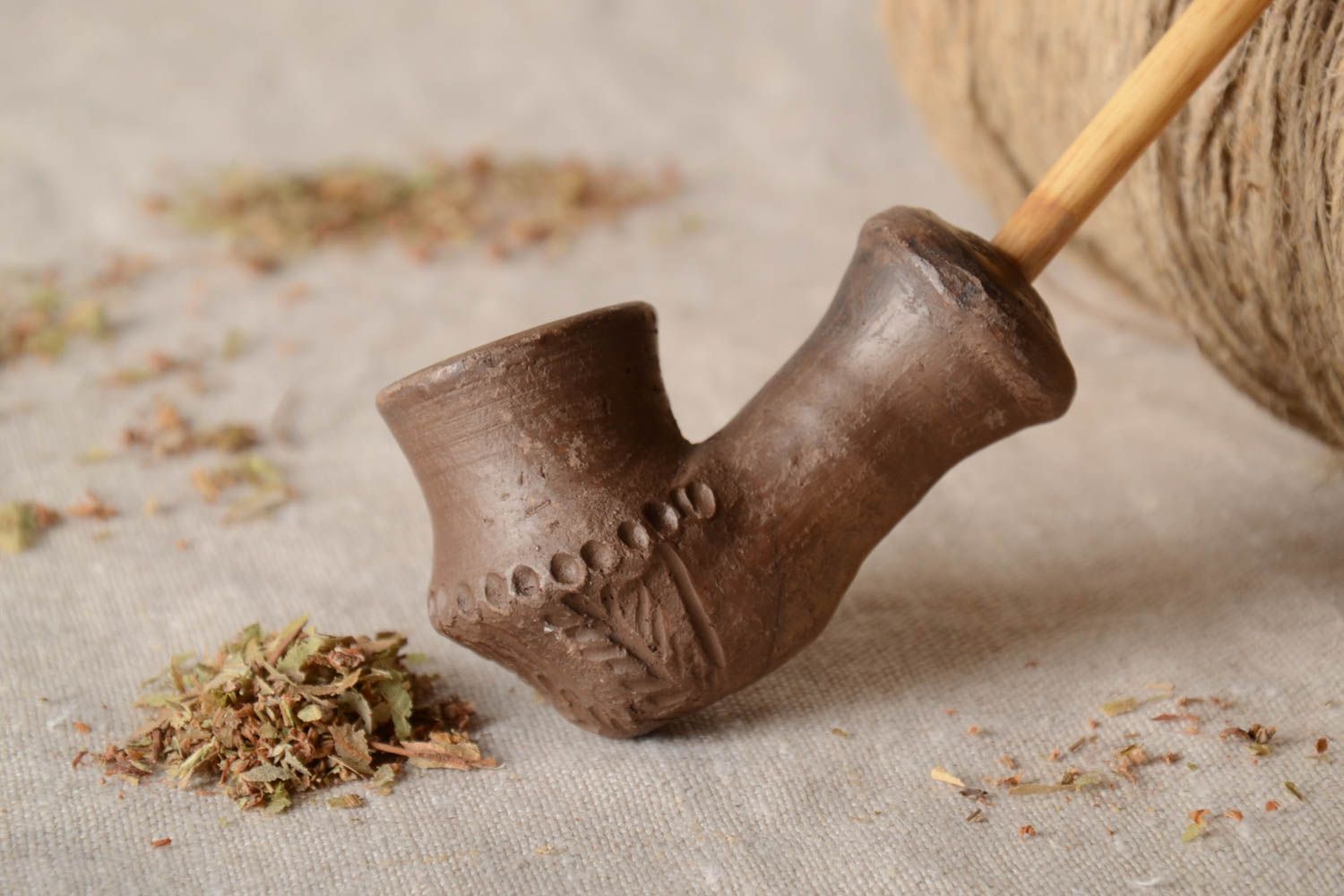 Красивая глиняная курительная трубка ручной работы авторского дизайна коричневая фото 1
