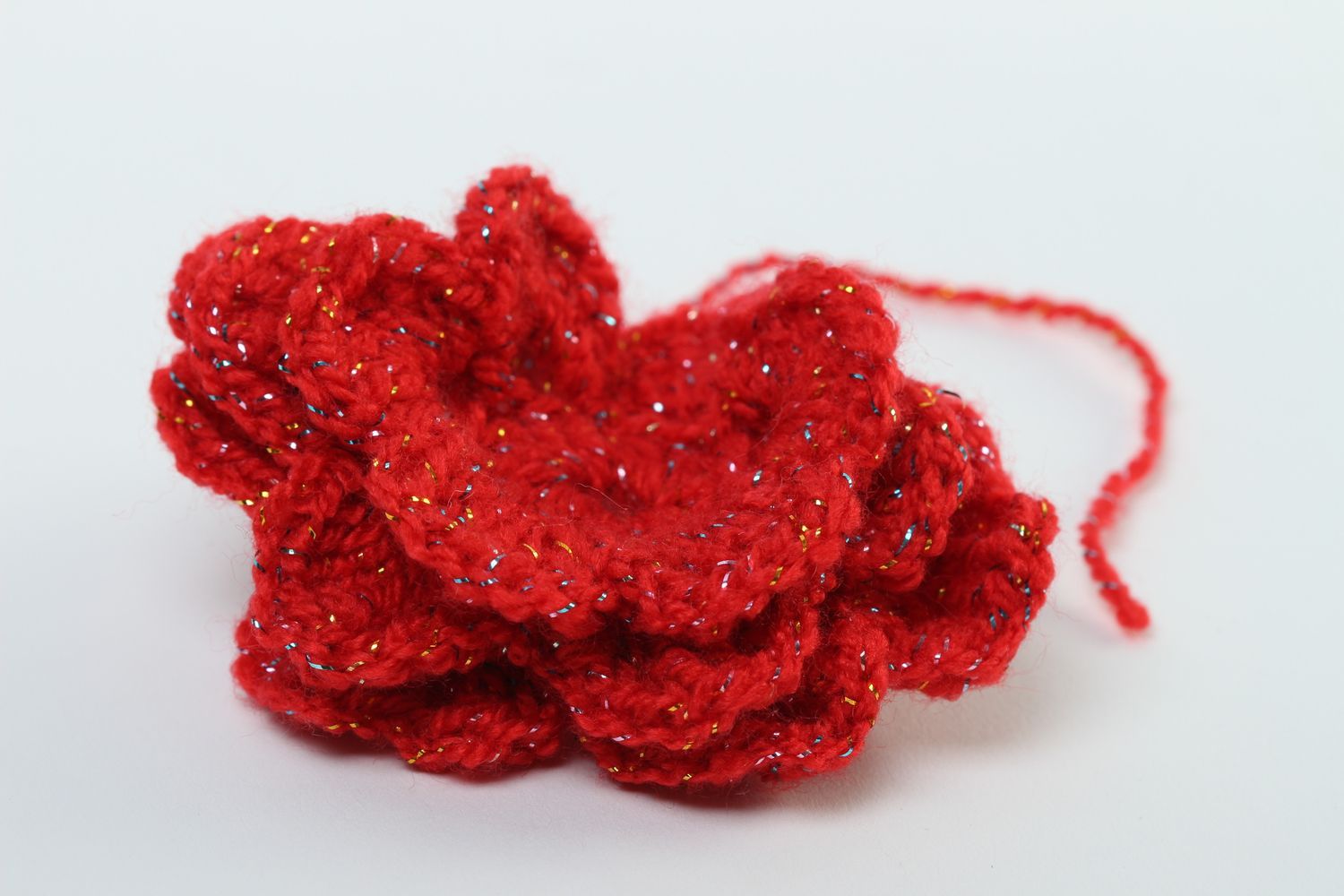 Handmade Schmuck Zubehör rote Blume aus Stoff Accessoire für Frauen gehäkelt foto 3