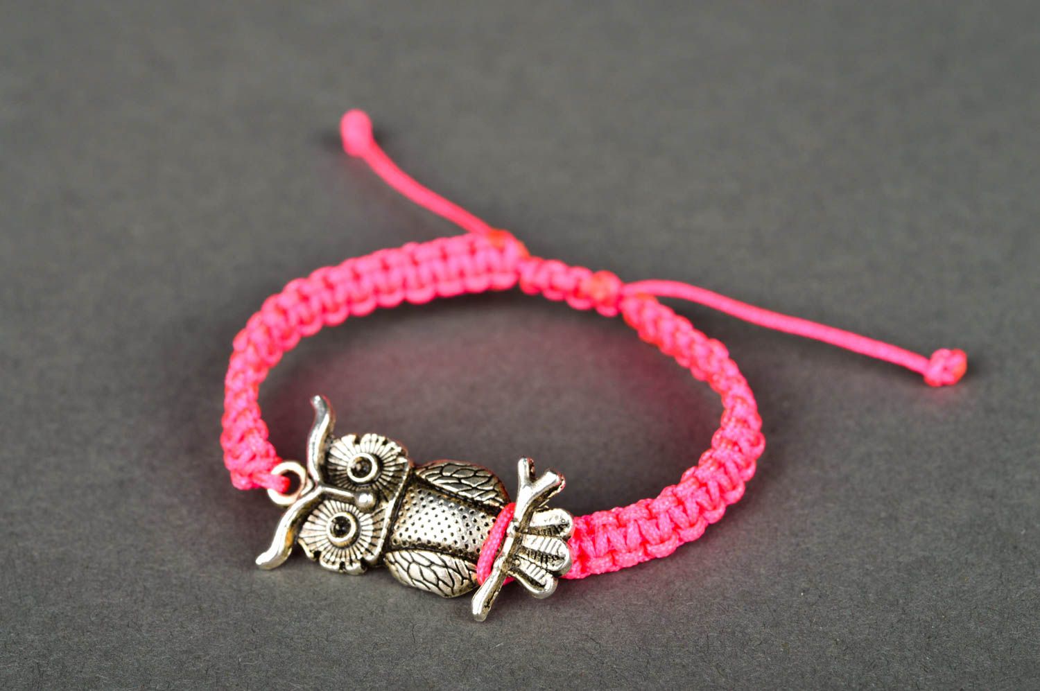 Bracelet tressé rose Bijou fait main avec hibou métallique Cadeau pour femme photo 3