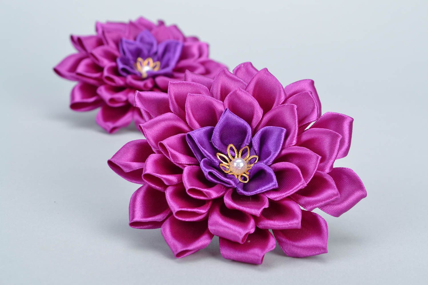 Две резинки для волос с цветами ручной работы в технике канзаши красивые фото 5