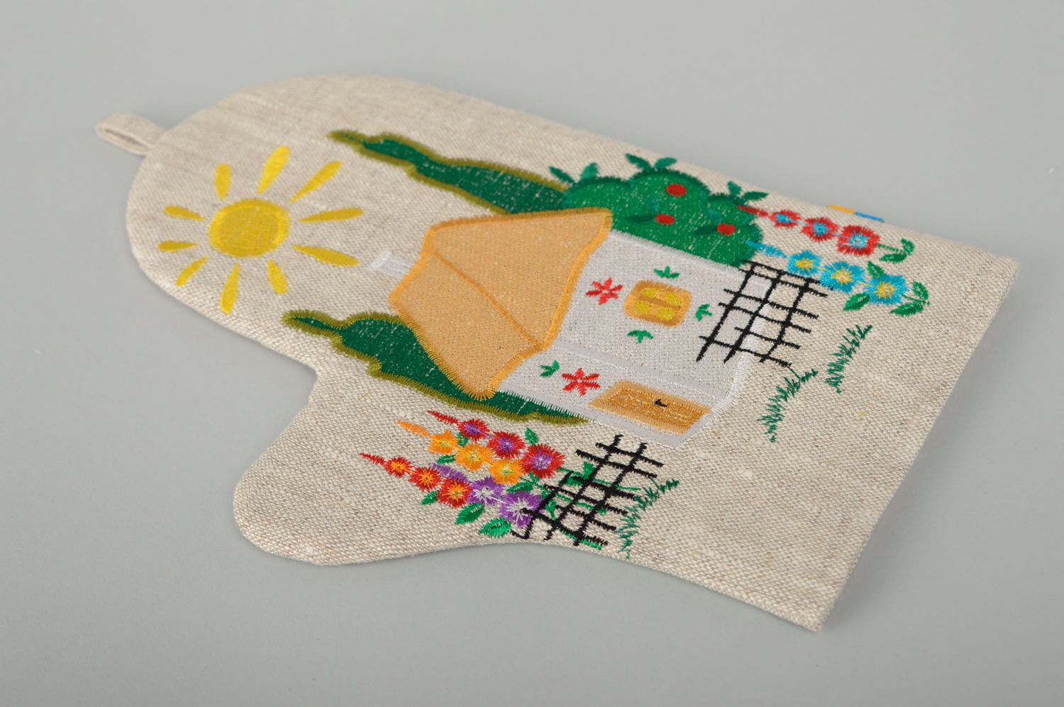 Ukrainian oven mitt with applique work photo 1