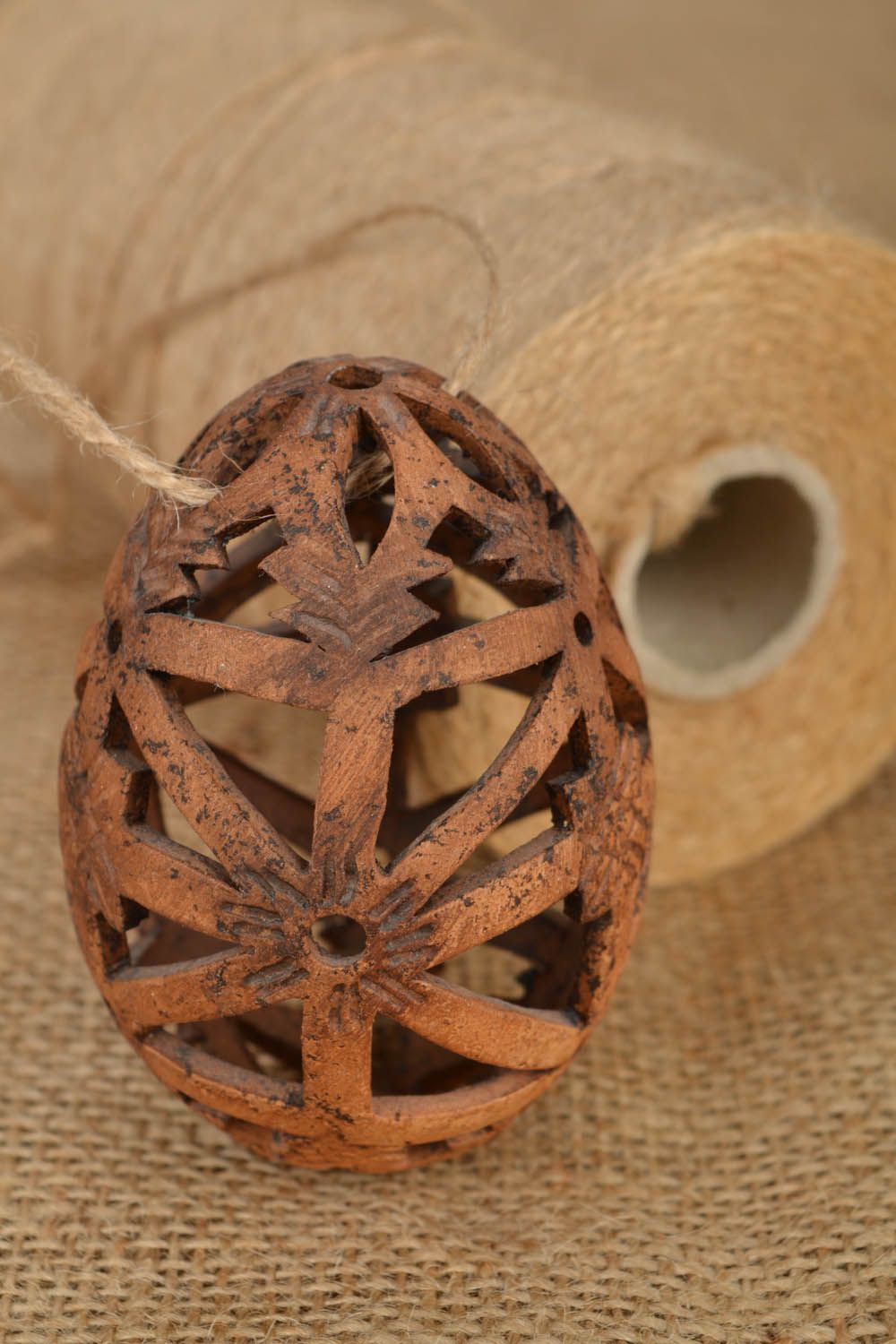 Ovo pequeno de cerâmica pingente decorativo feito à mão  foto 1