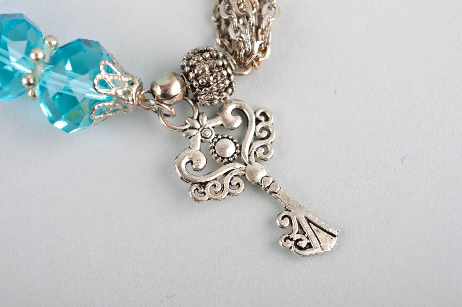 Bracelet bleu Bijou fait main perles de verre cristaux breloque clé Cadeau femme photo 4