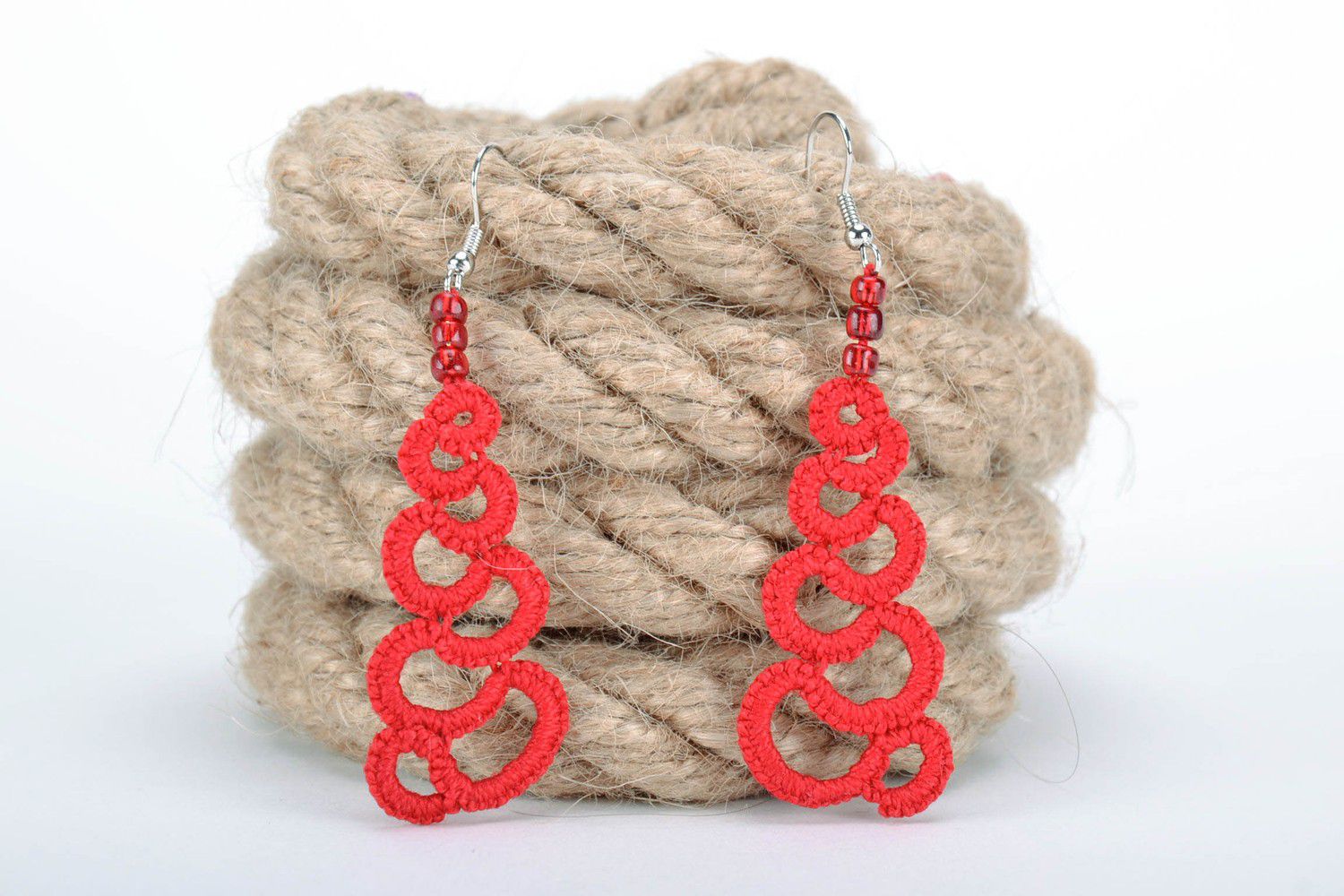 Scarlet earrings made from woven lace photo 1