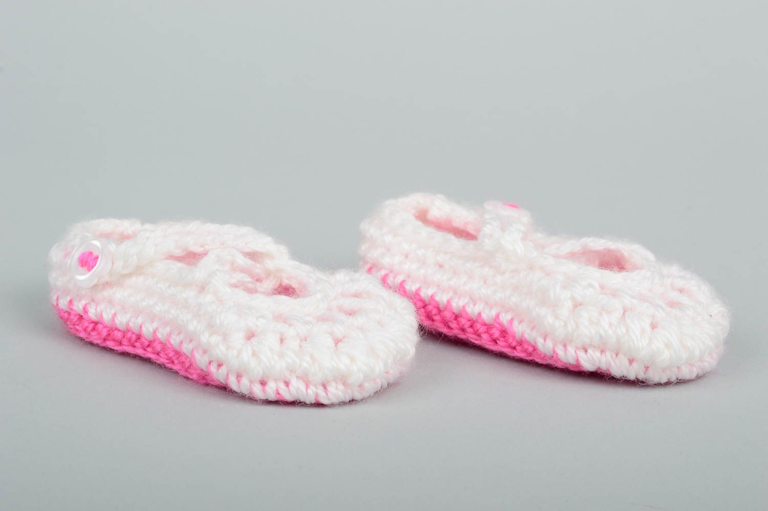 Chaussons bébé faits main Chaussures bébé au crochet blanc rose Vêtement bébé photo 3