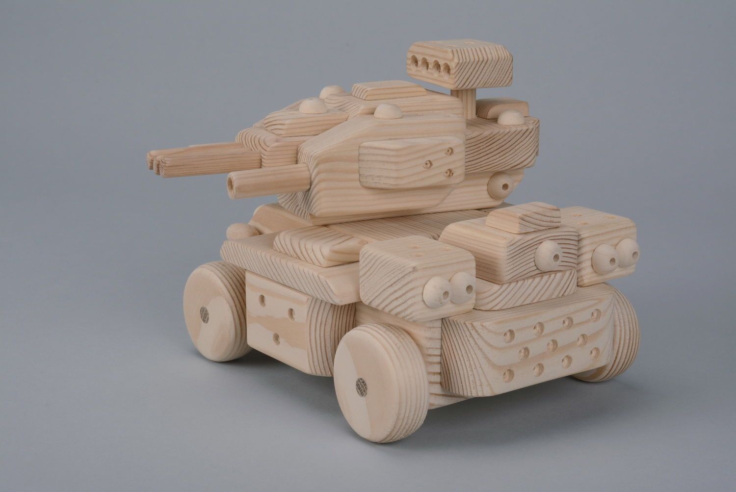 Panzer aus Holz foto 2
