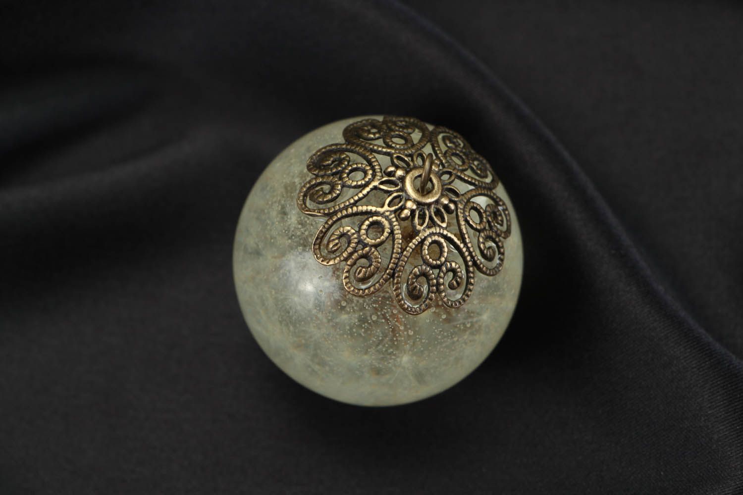 Neck pendant with a dandelion photo 2