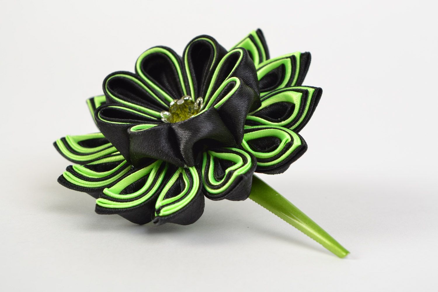 Handmade kanzashi flower hair clip of black and lime colors photo 2