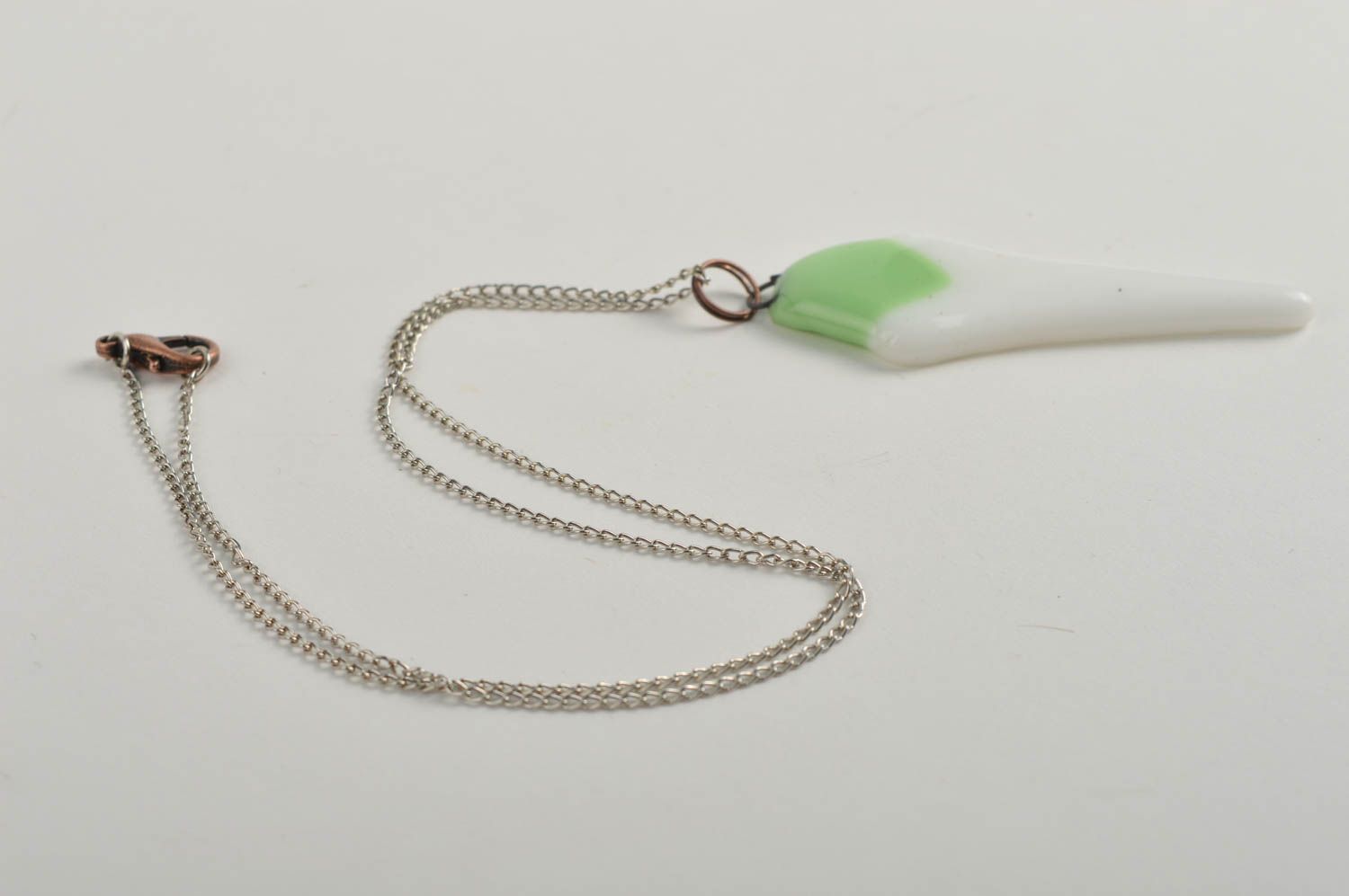 Pendentif verre blanc vert Bijou fait main Accessoire femme design de créateur photo 4