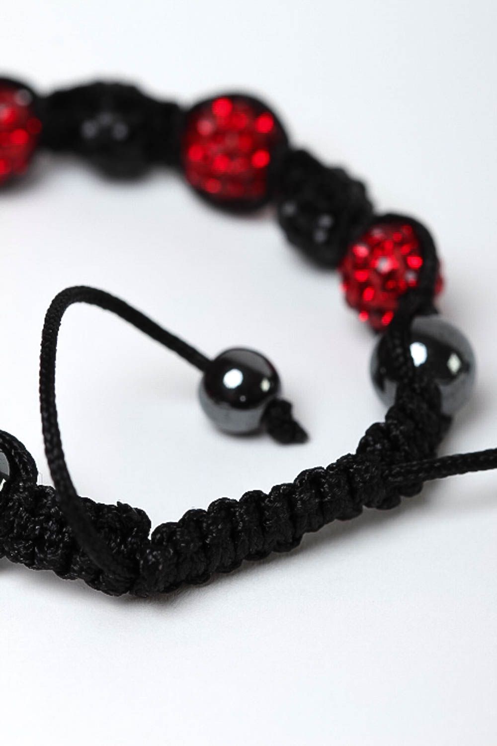 Bracelet tendance Bijou fait main en rouge et noir cadeau Accessoire femme photo 4