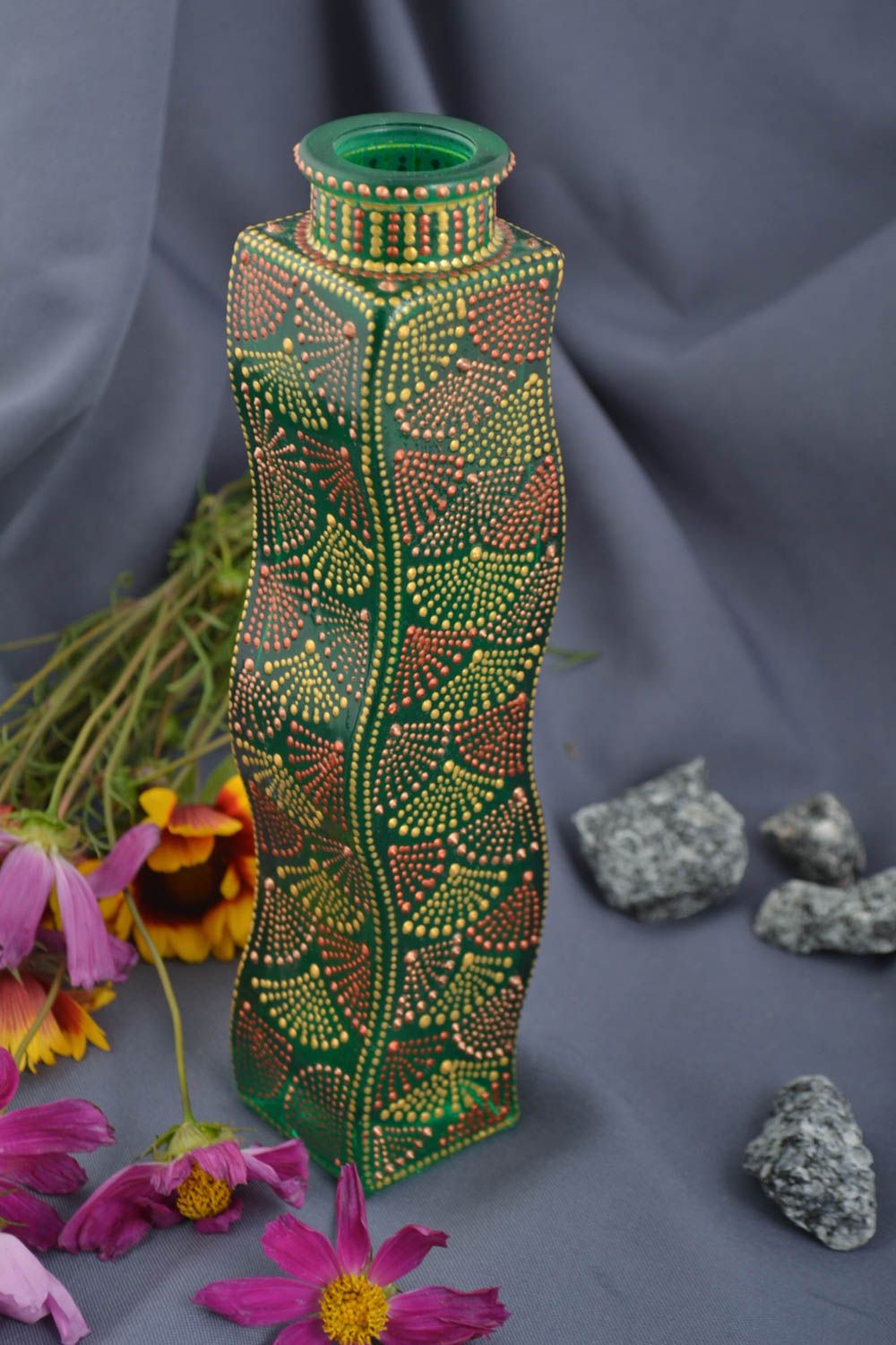 Vase design en verre fait main Déco maison Cadeau pour femme vert peint 30 cl photo 1