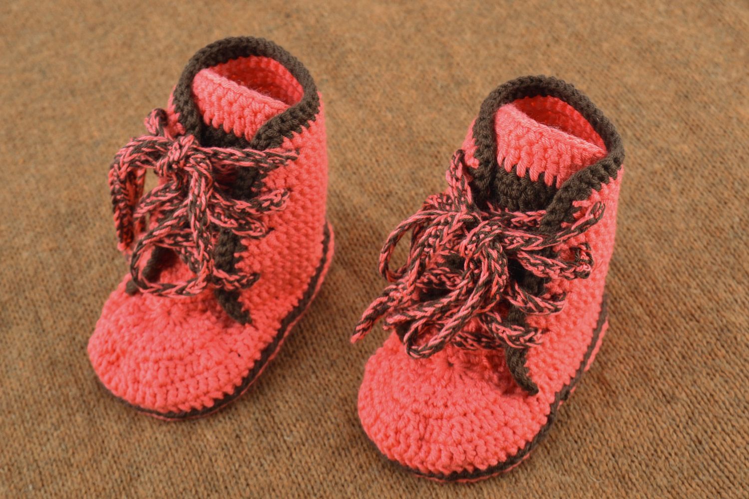 Nice handmade coral knitted wool baby booties in the shape of gym shoes with brown inserts photo 1