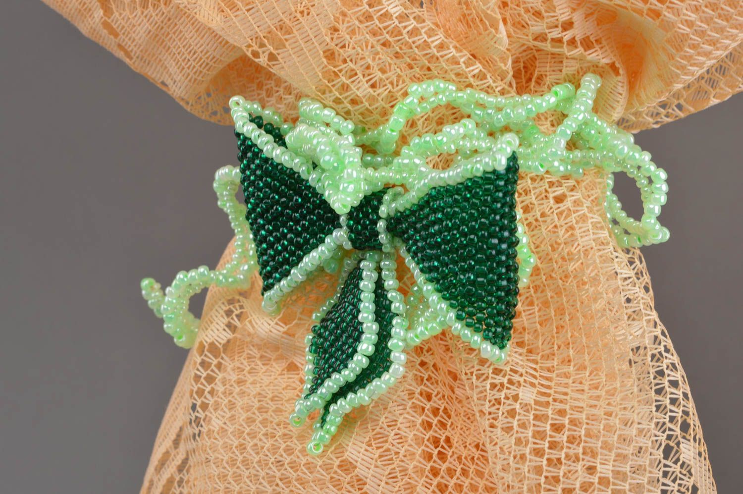 Handmade delicate stylish unique tiebacks created in form of green bow photo 2
