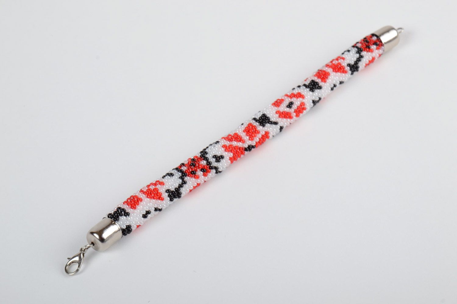 Bracelet ethnique en perles de rocaille au crochet blanc rouge noir fait main photo 3