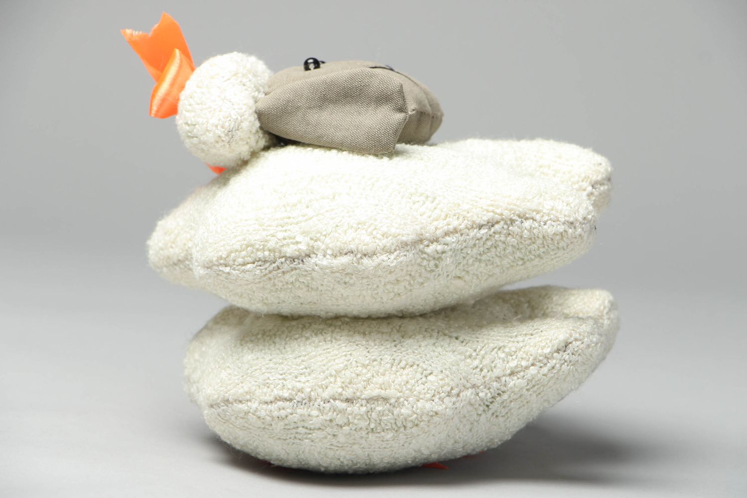 Дизайнерская игрушка в виде овечки из трикотажа фото 3