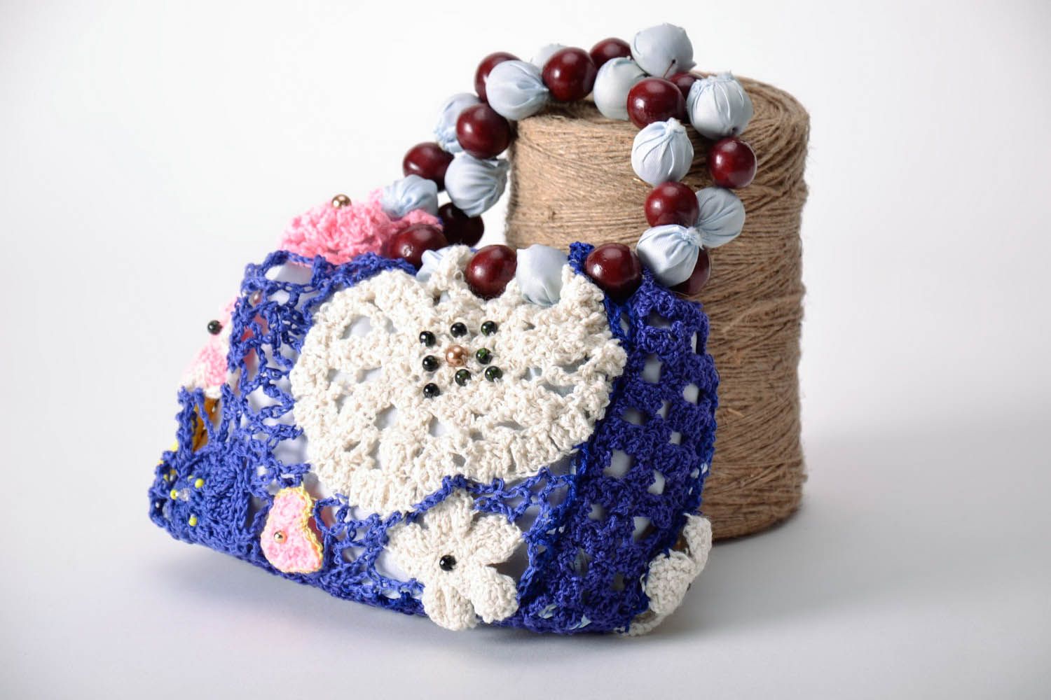 Crocheted purse with woolen threads photo 1