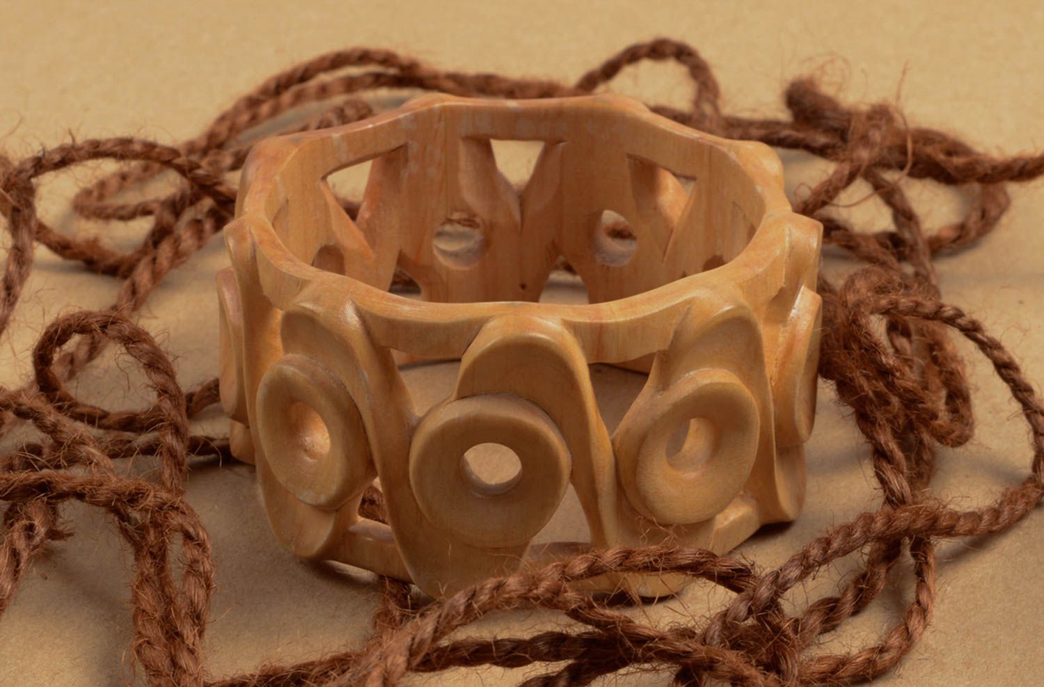 Pulsera de madera hecha a mano regalo original brazalete artesanal tallado foto 2
