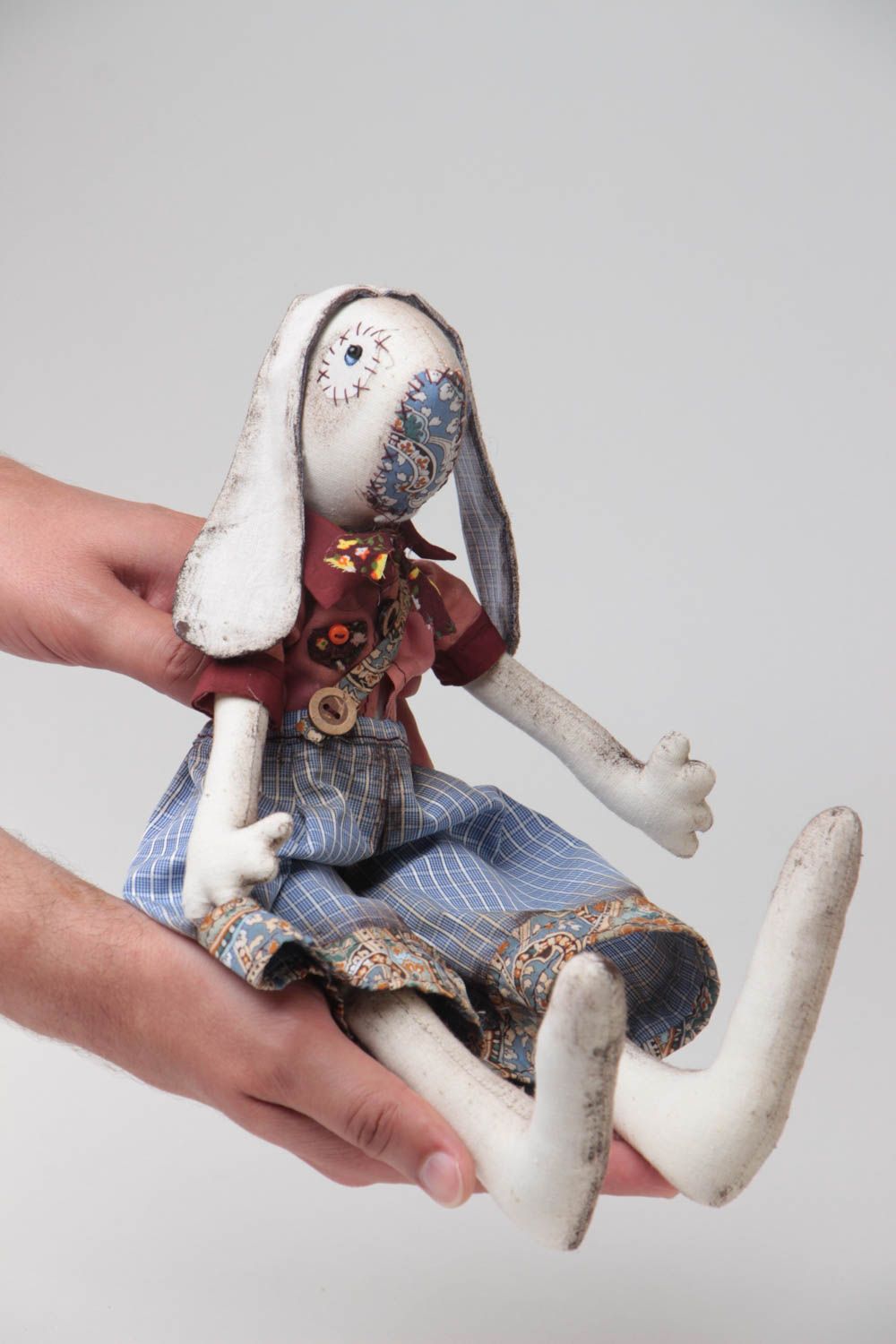 Schönes Interieur Kuscheltier Hase aus Stoff grell künstlerische Handarbeit foto 5