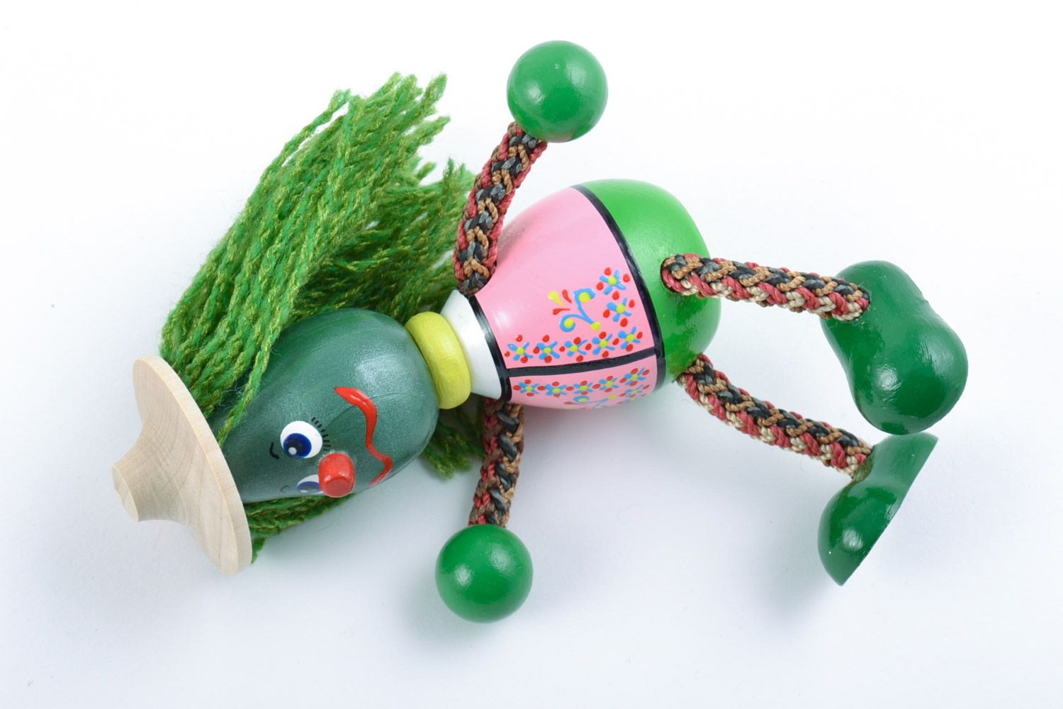 Lustiges hölzernes Spielzeug handmade in Form vom Wassergeist mit Bemalung für Kinder foto 5