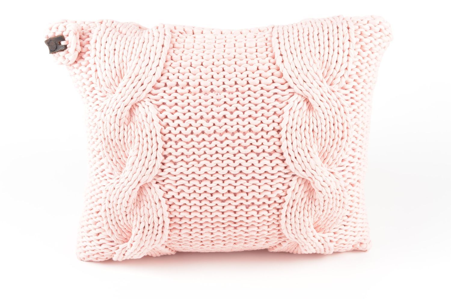 Подушка на диван подарок ручной работы вязаная подушка розового оттенка фото 2