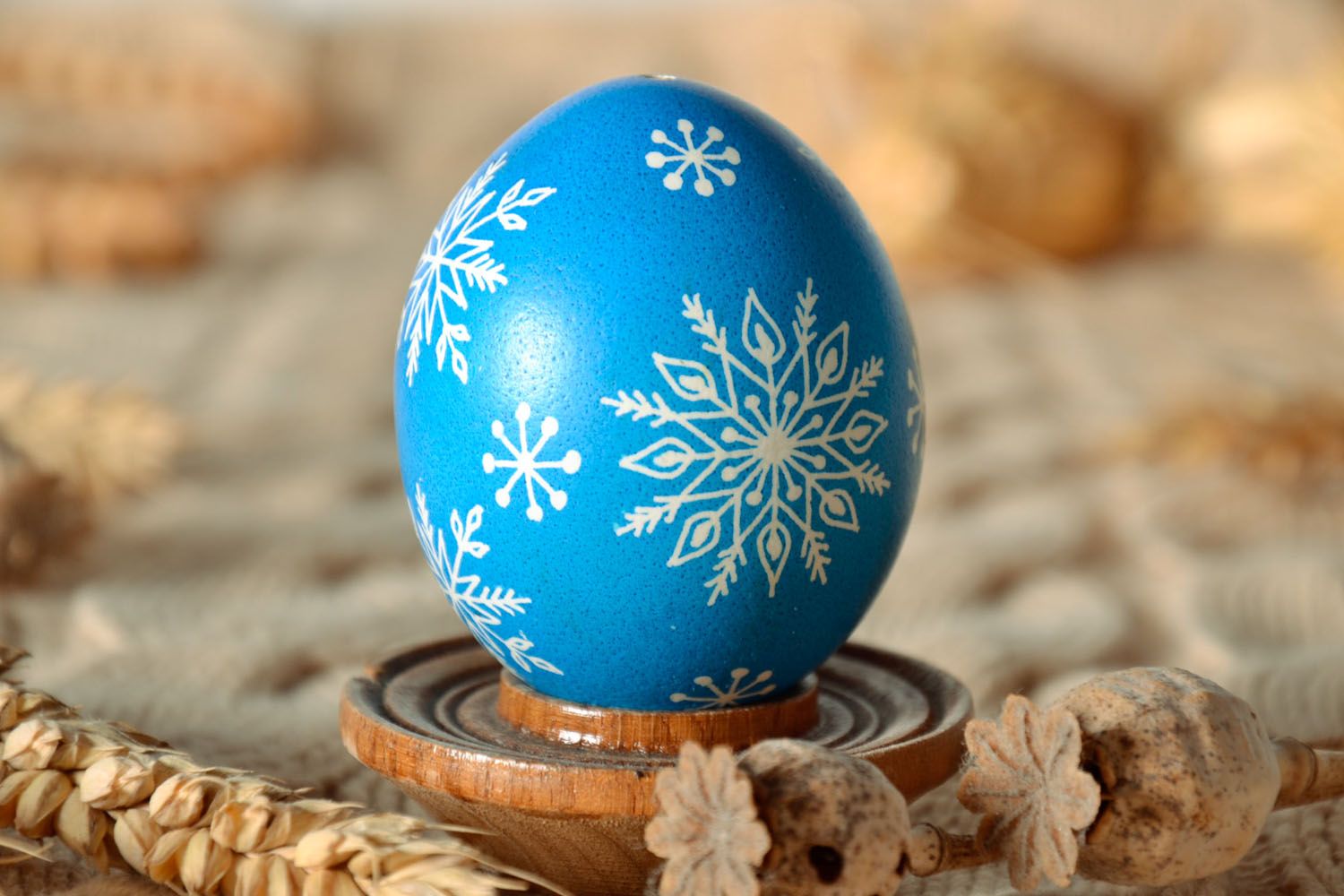 Huevo de Pascua con copos de nieve foto 1