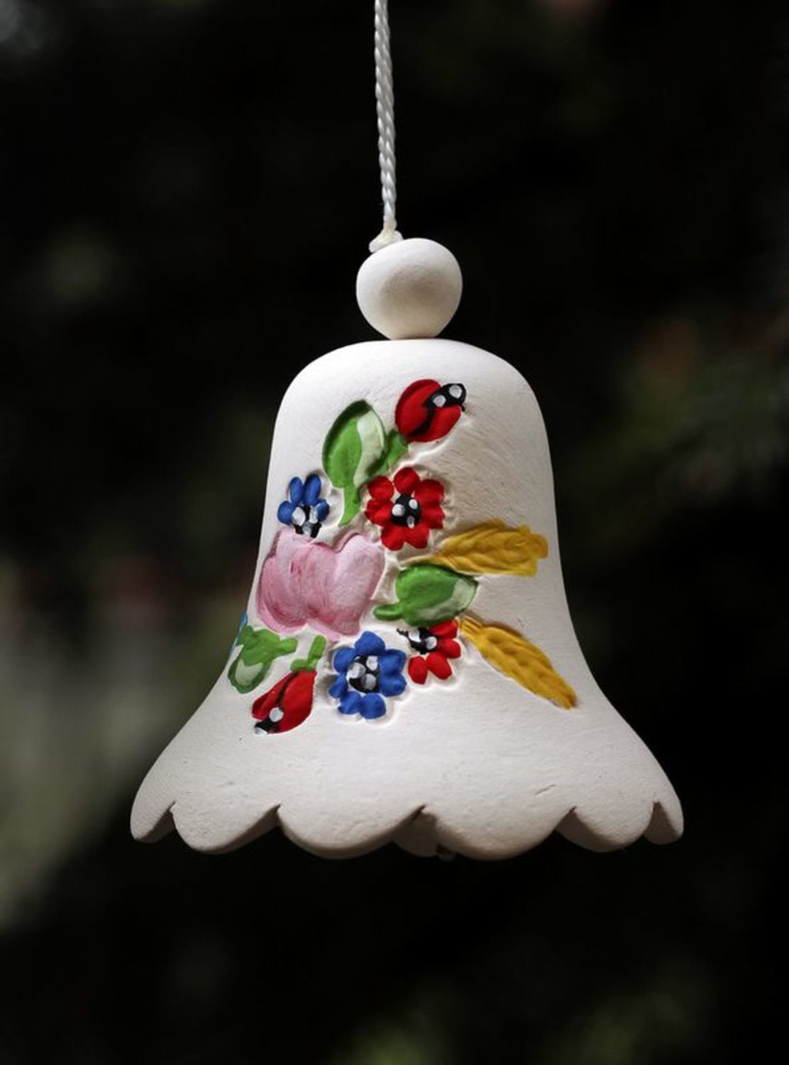 Suspension décorative Clochette Cœurs et fleurs en céramique  photo 1