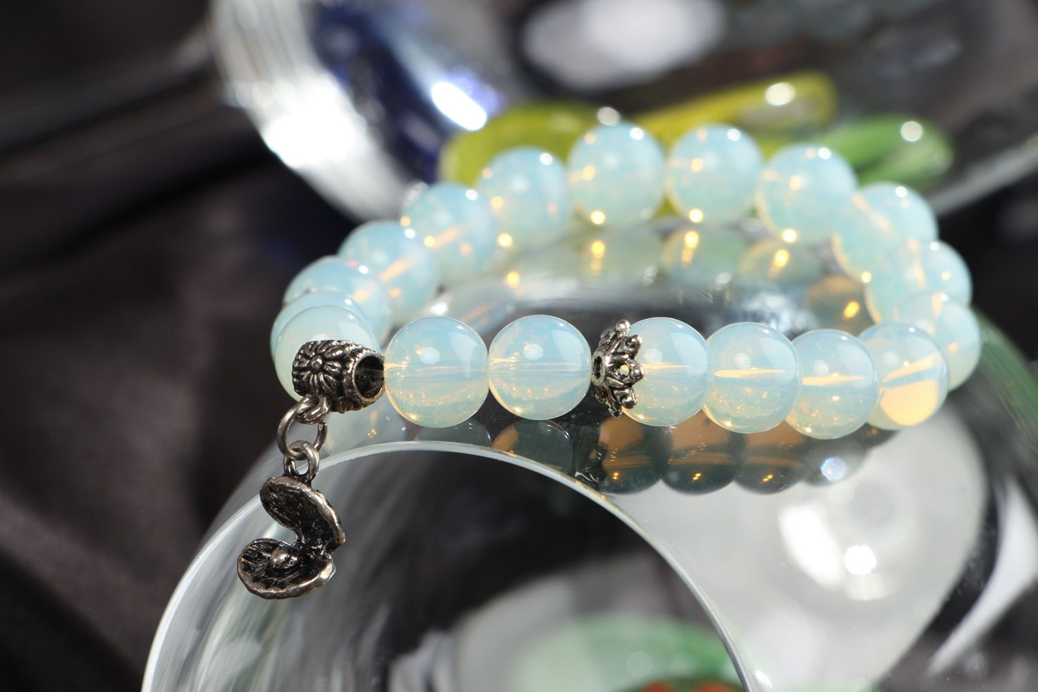 Handgemachtes enges schönes durchsichtiges Damen Armband mit Mondstein Perlen foto 4