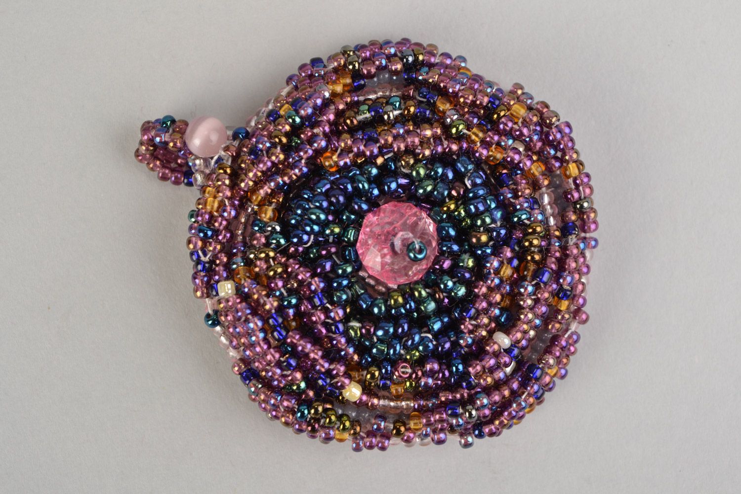 Pendentif en perles de rocaille et base de cuir rond multicolore fait main femme photo 3