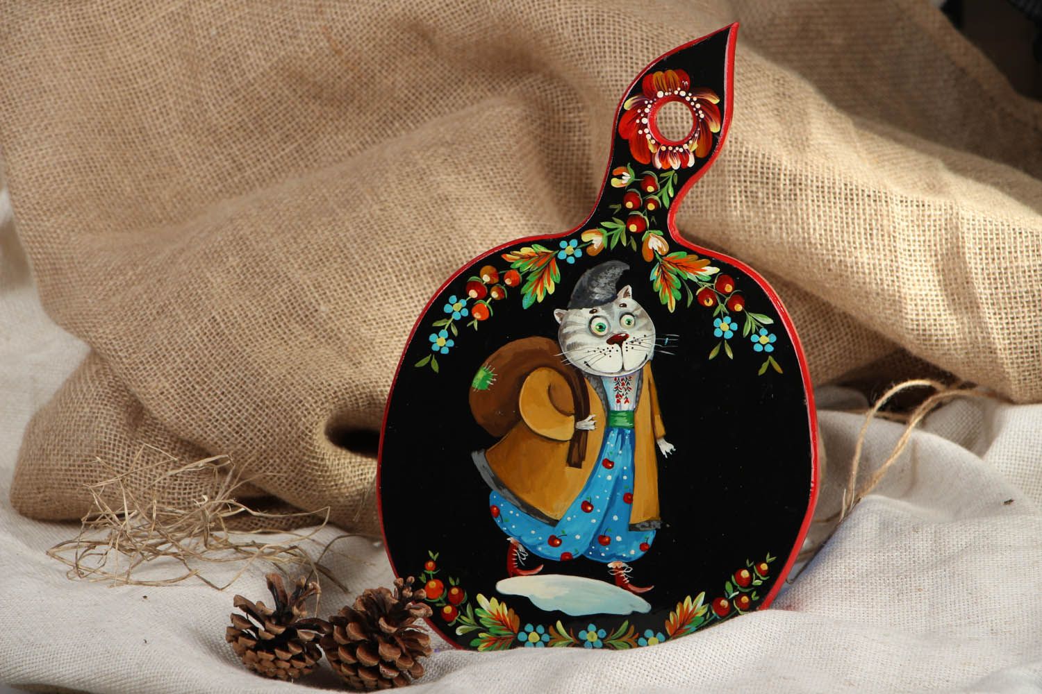 Tábua de corte decorativa feita à mão de madeira e pintada Gato com um saco foto 5
