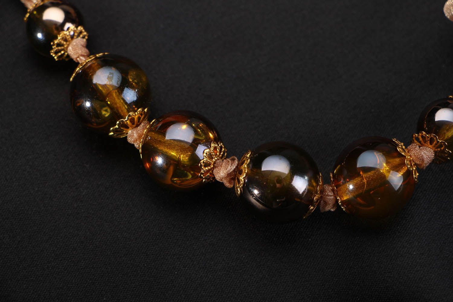 Brown beaded necklace photo 3