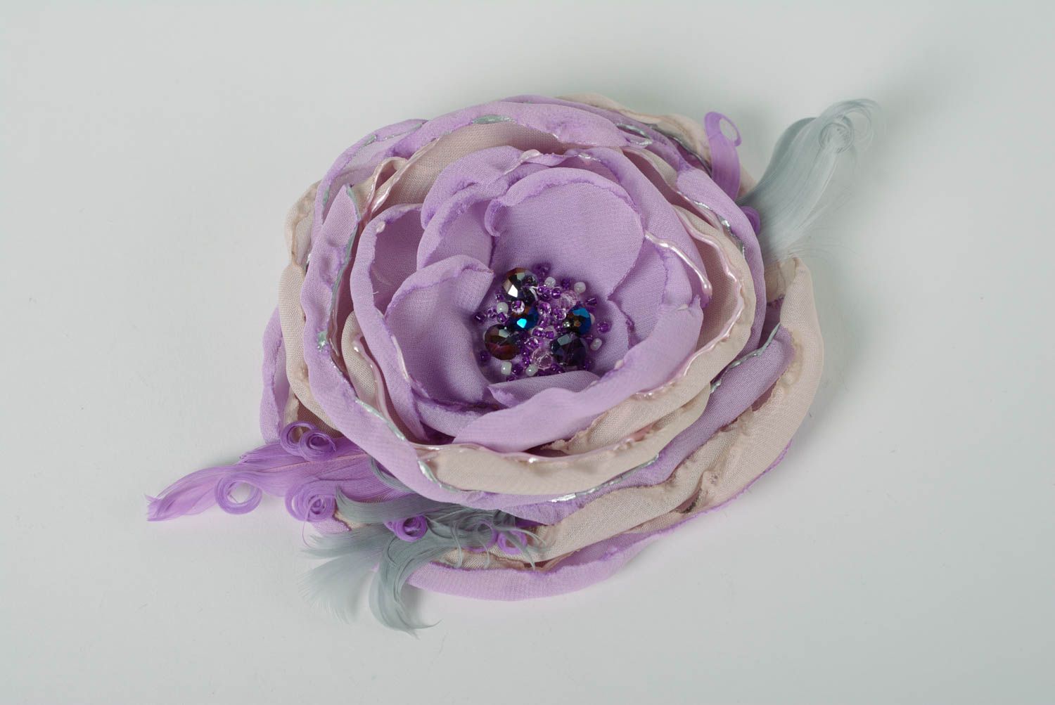 Broche de tela de chifón artesanal con forma de flor de color lila hecho a mano foto 1