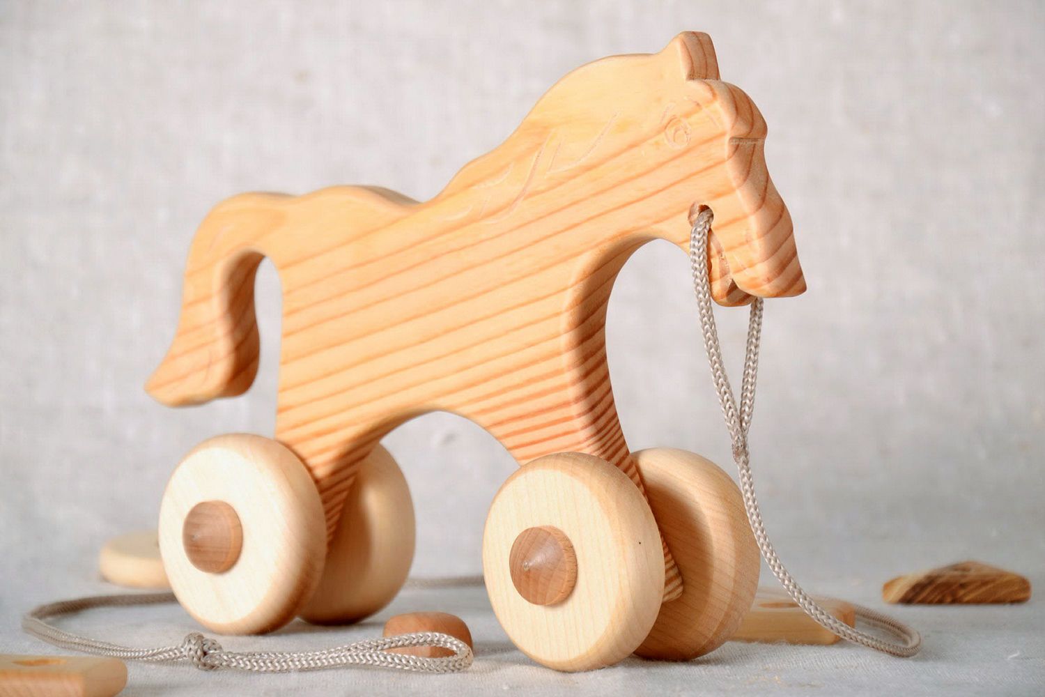 Wooden horse on wheels photo 3
