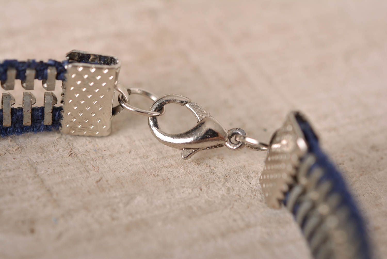 Handmade Designer Schmuck aus Reißverschluss Frauen Accessoire Damen Armband foto 3
