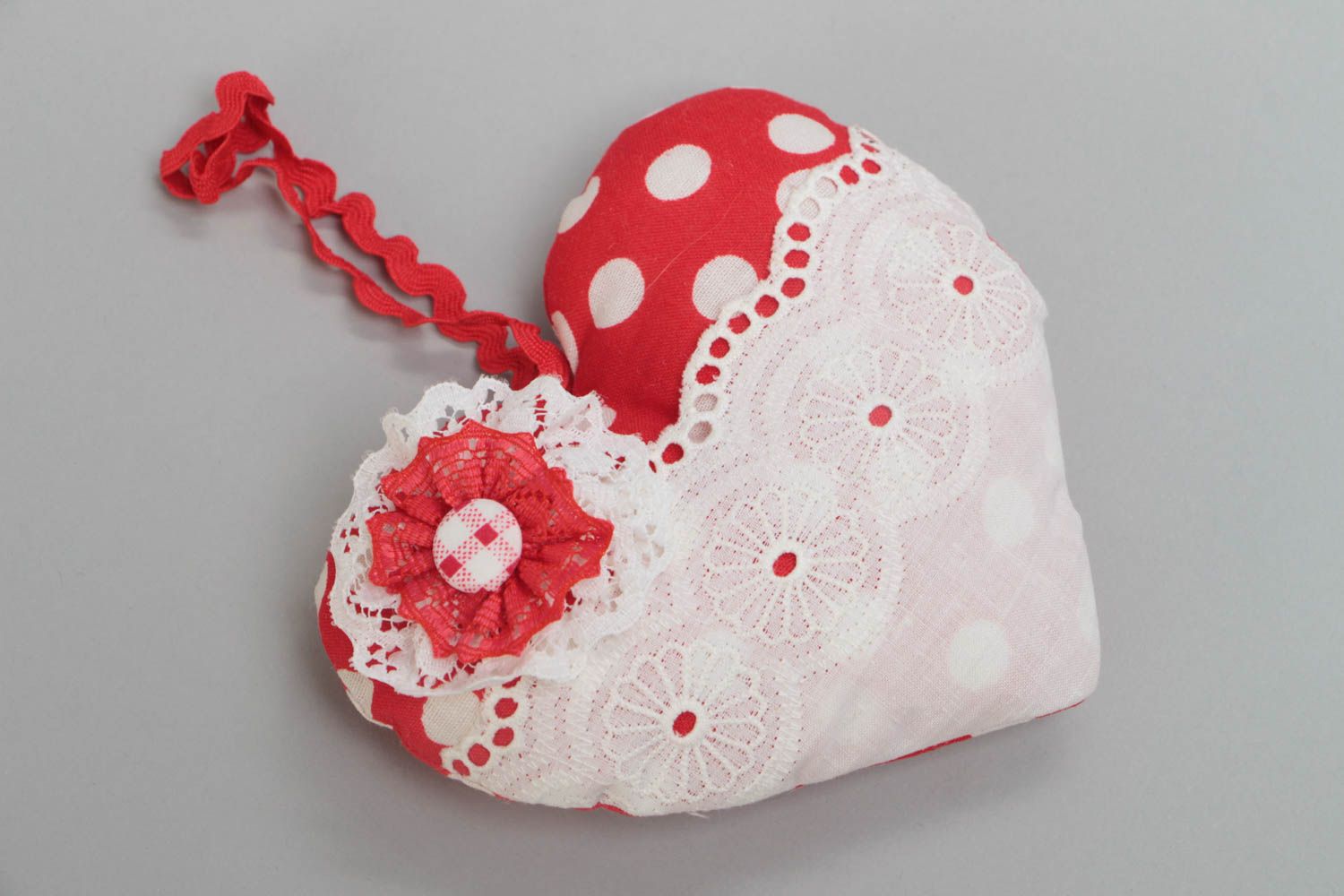 Red handmade romantic textile wall hanging with lace soft heart with eyelet photo 2
