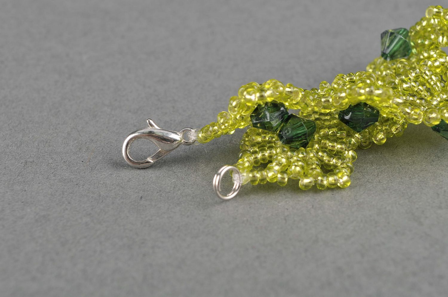 Bracelet fait main en perles de rocailles Cristal de neige vert photo 3