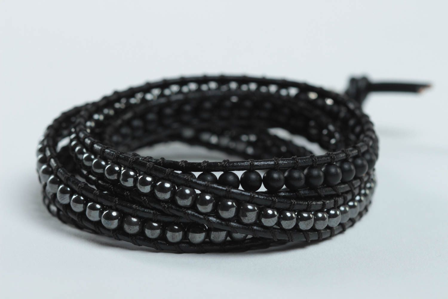 Bracelet noir Bijou fait main Accessoire femme hématite shungite design photo 3