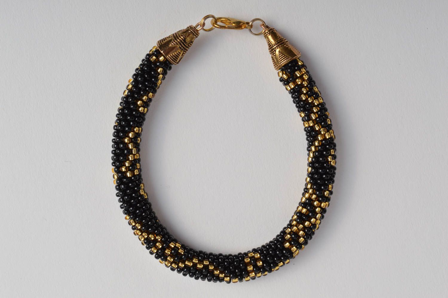 Bracelet perles de rocaille Bijou fait main noir à motif Cadeau pour femme photo 2