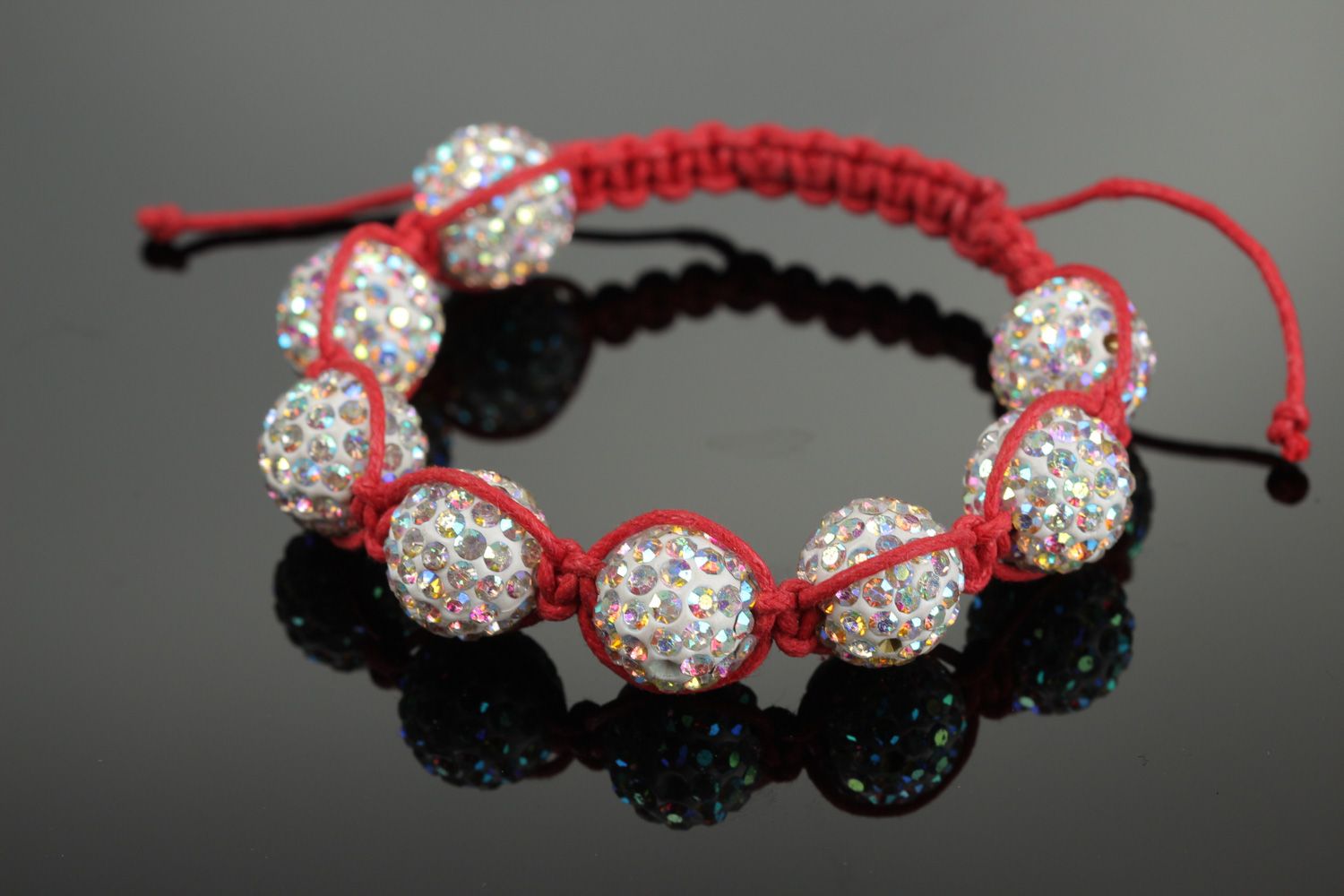 Rotes schönes handgemachtes Armband aus Wachsschnur mit Perlen für Frauen foto 1